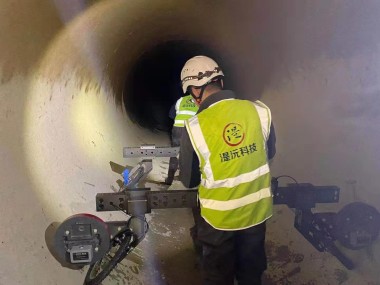 河堤加固技术助力水安全，构建生态防线新篇章