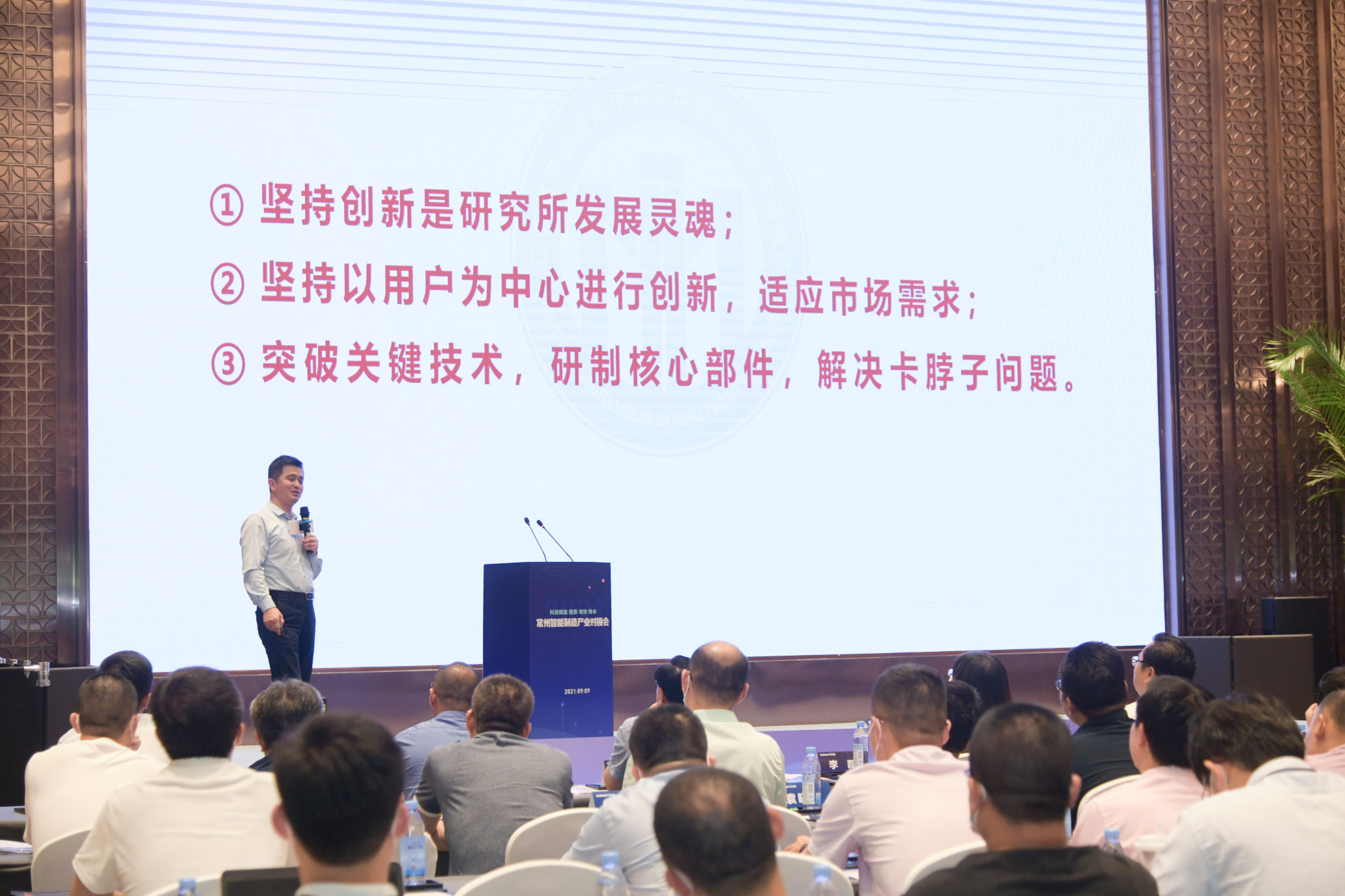 常州光纤技术领航，塑造通信未来新篇章,随着科技的迅猛进步，光纤通信技术已成为现代通信领域的坚实支柱，在我国，光纤通信技术的应用已经深入各行各业，成为助力经济发展的关键动力，作为光纤通信技术的摇篮之一，常州在光纤技术咨询领域积累了丰富的经验，并拥有一支专业化的团队，本文将为您揭示常州光纤技术咨询的独特之处、显著优势以及未来的发展脉络。,常州光纤技术咨询,技术咨询,第1张